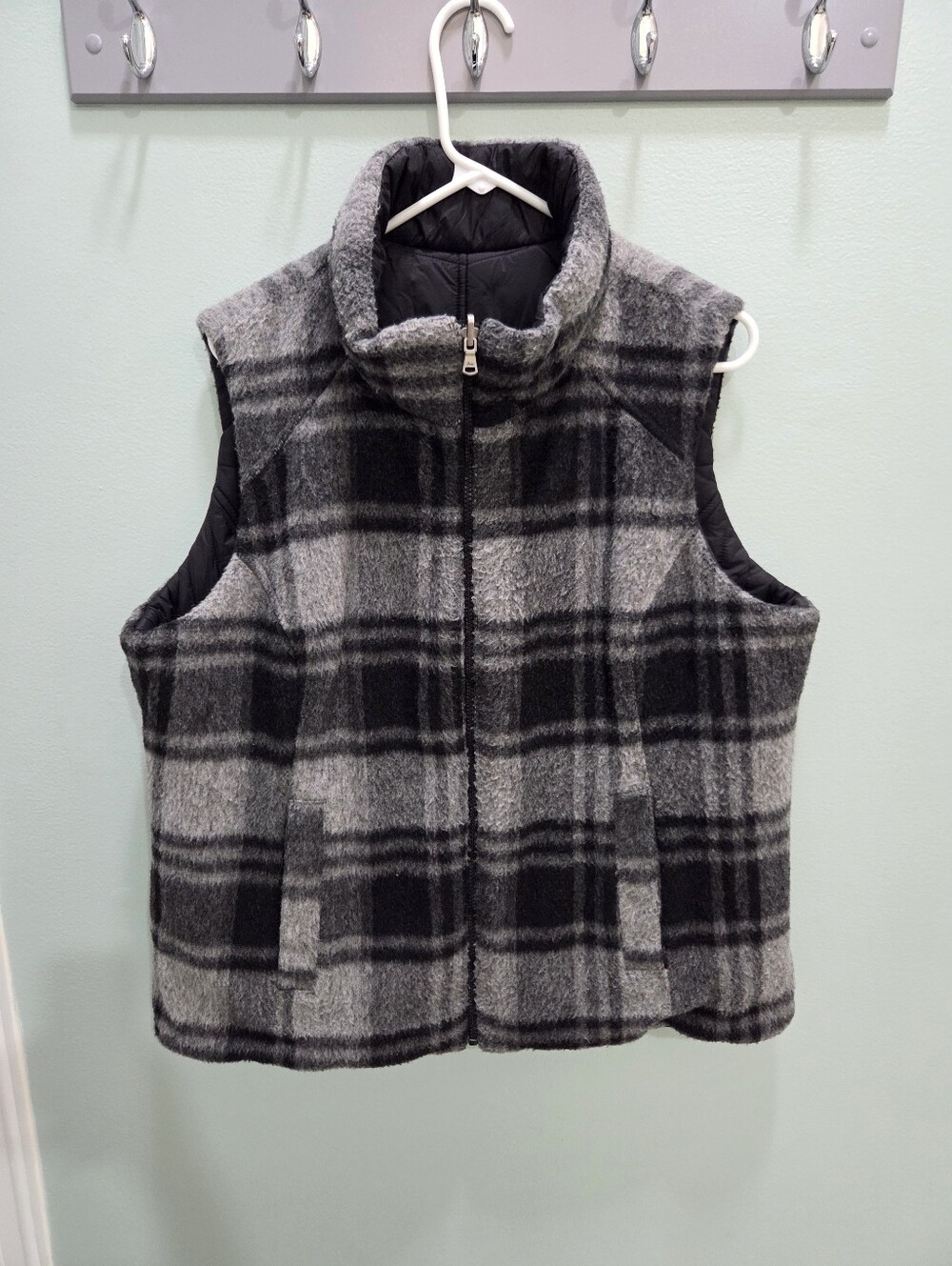 G.H. Bass & Co. Reversible Quilted Puffer Vest Black Heather Gray Plaid XL